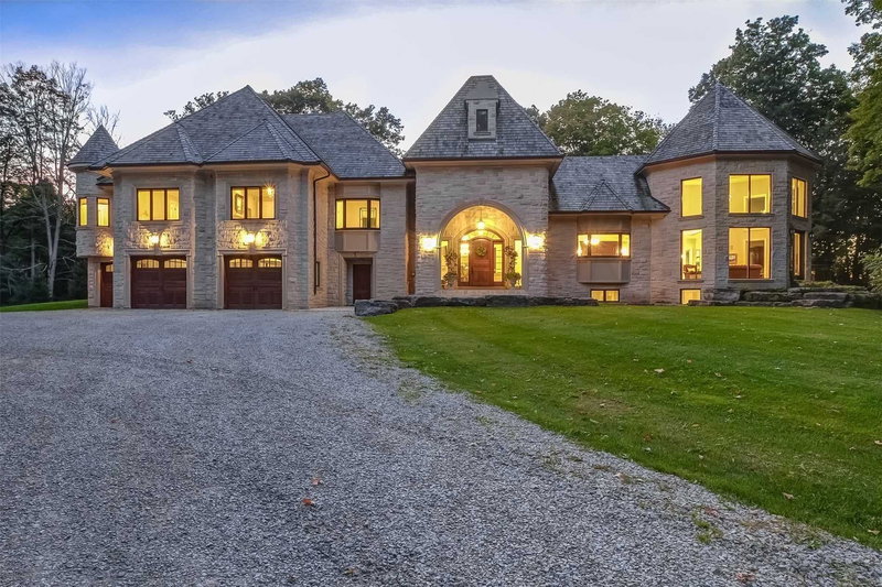 1865 Davis Dr W, King, L3Y 4V9 | Image 2