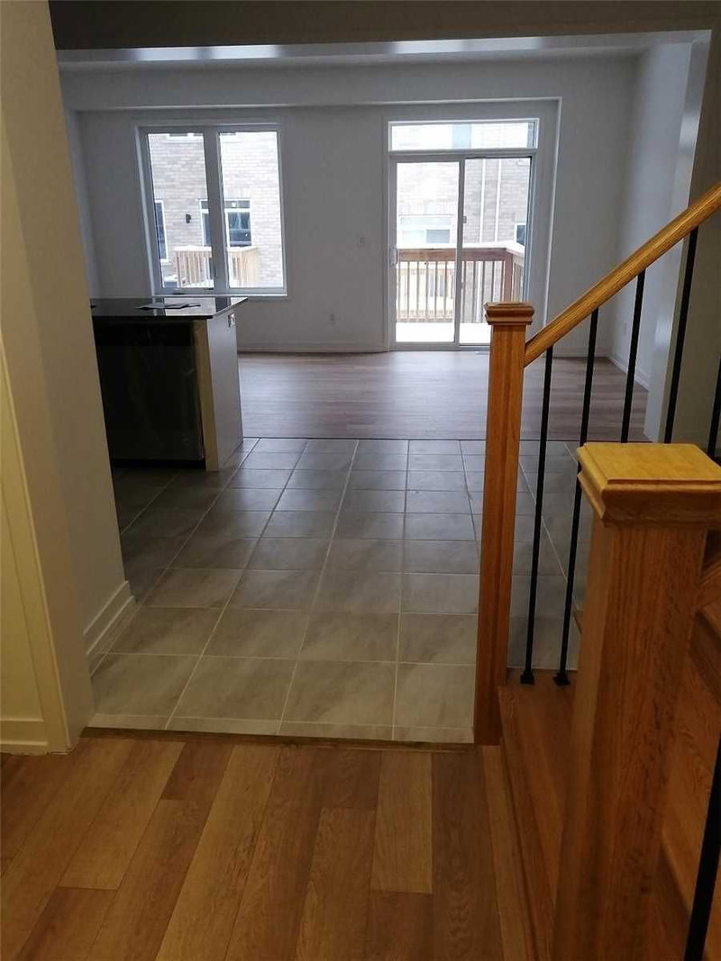 208 Harding Park St, Newmarket, L3Y 0E3 | Image 2