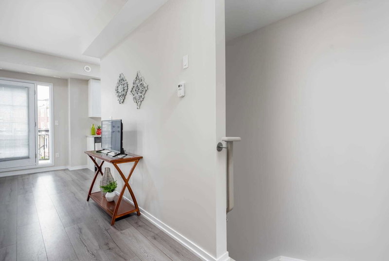 E08 - 26 Bruce St, Vaughan, L4L1J4 | Image 2