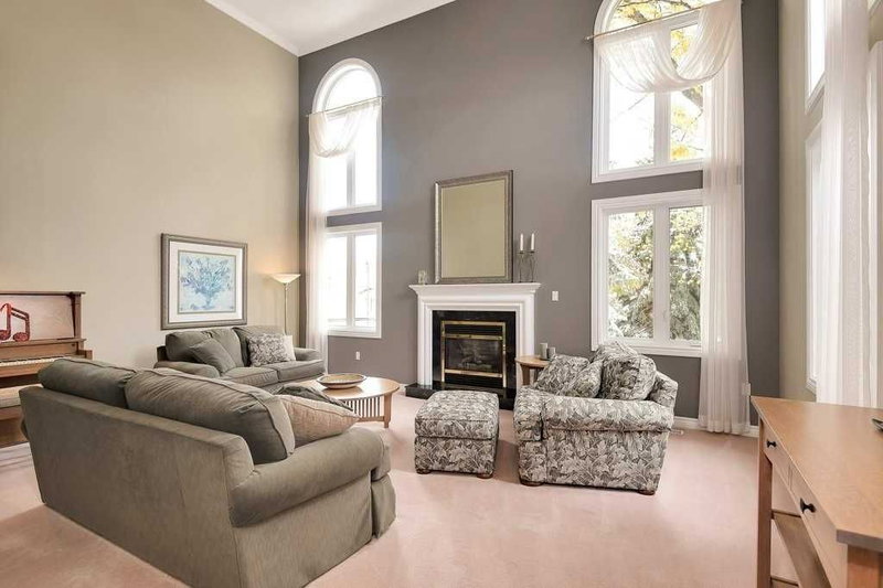 870 Robellino Crt, Newmarket, L3X1L5 | Image 3