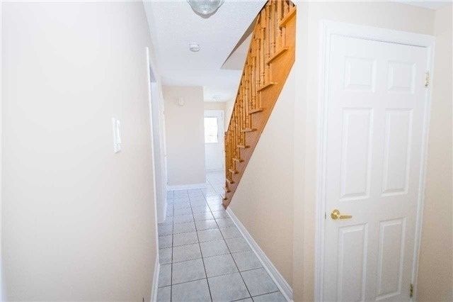 50 Widdifield Ave, Newmarket, L3X1Z4 | Image 3