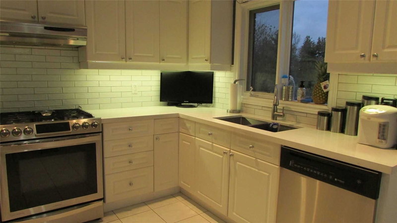 29 Batson Dr, Aurora, L4G7G8 | Image 3