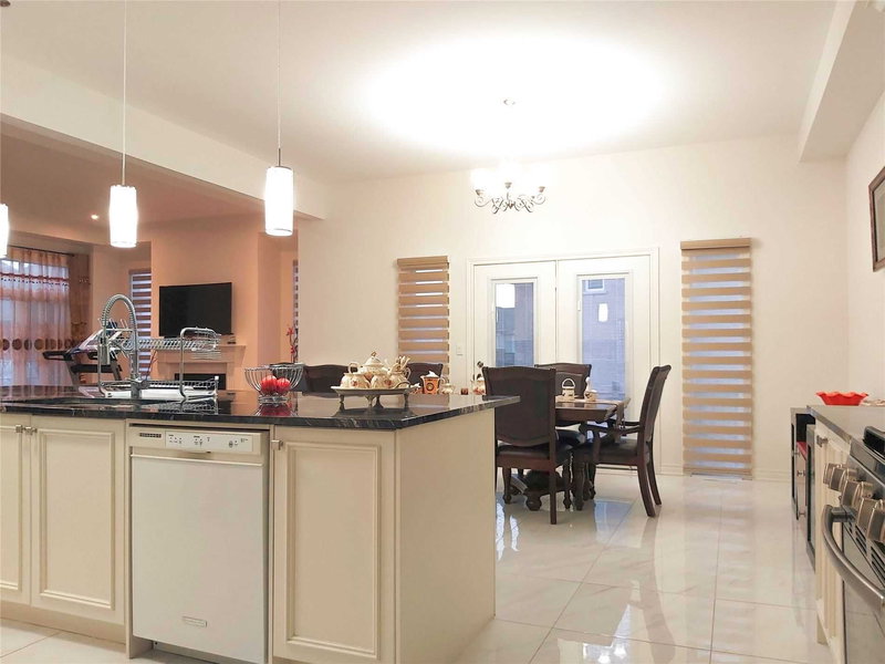 14 Dr Pearson Crt, East Gwillimbury, L9N0P4 | Image 2