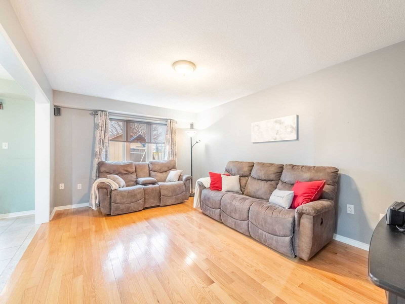 133 Professor Day Dr, Bradford West Gwillimbury, L3Z3B9 | Image 2