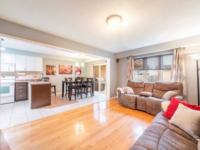 133 Professor Day Dr, Bradford West Gwillimbury, L3Z3B9 | Image 3