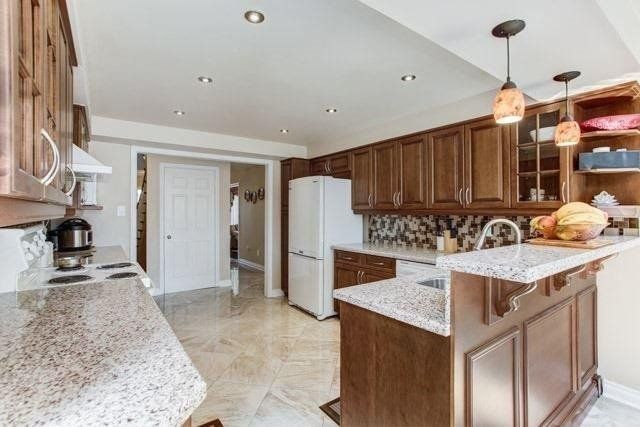 167 Lyndhurst Dr, Markham, L3T6T8 | Image 3