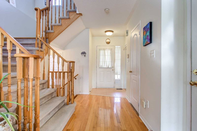 55 Walkview Cres, Richmond Hill, L4E4H6 | Image 2