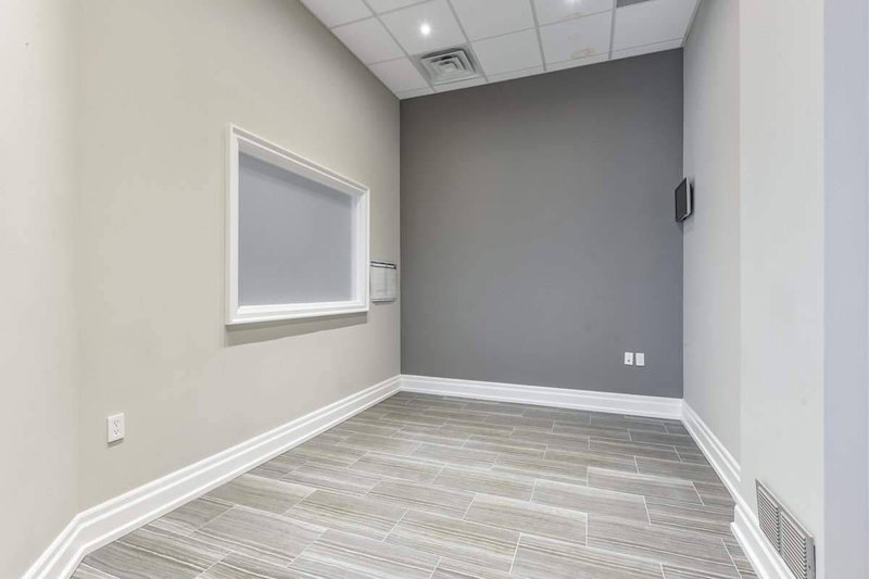 105 - 10376 Yonge St, Richmond Hill, L4C 3B8 | Image 2