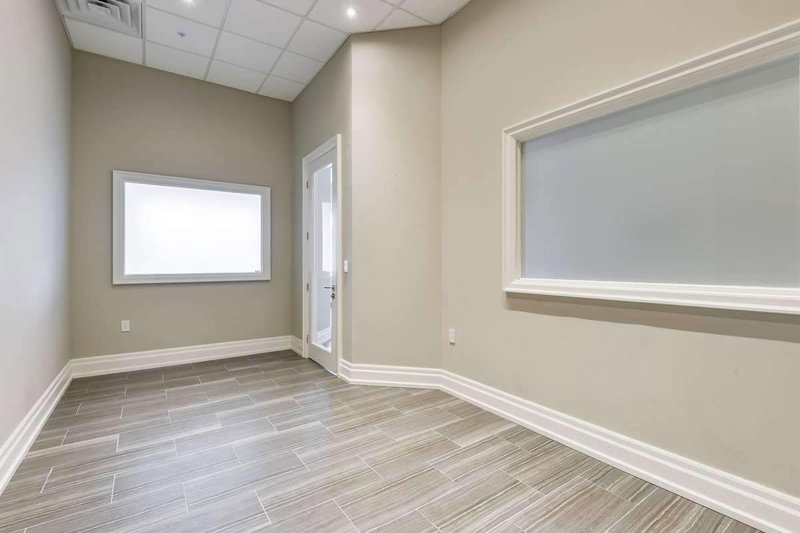 105 - 10376 Yonge St, Richmond Hill, L4C 3B8 | Image 3