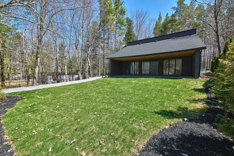 3763 Fairway Rd, Innisfil, L9S 2L4 | Image 2