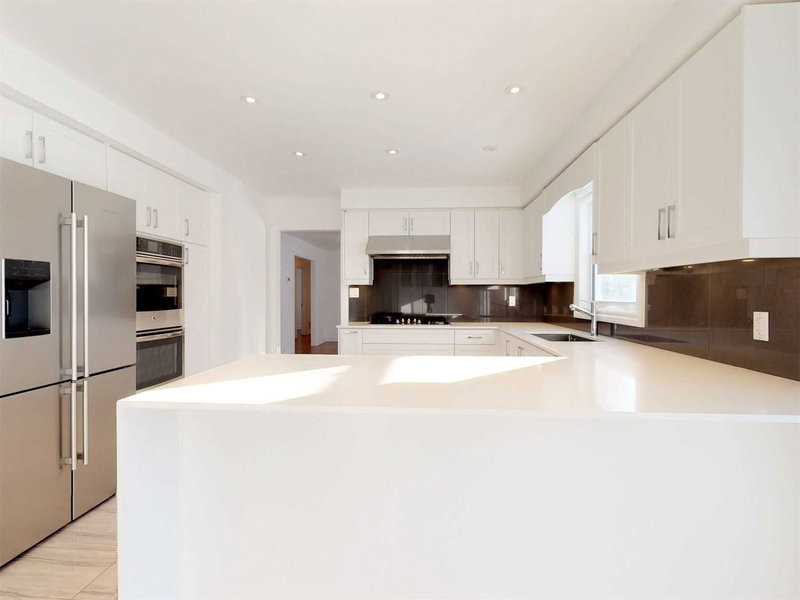 Main - 32 Elmvale Blvd, Whitchurch-Stouffville, L4A2Y3 | Image 3