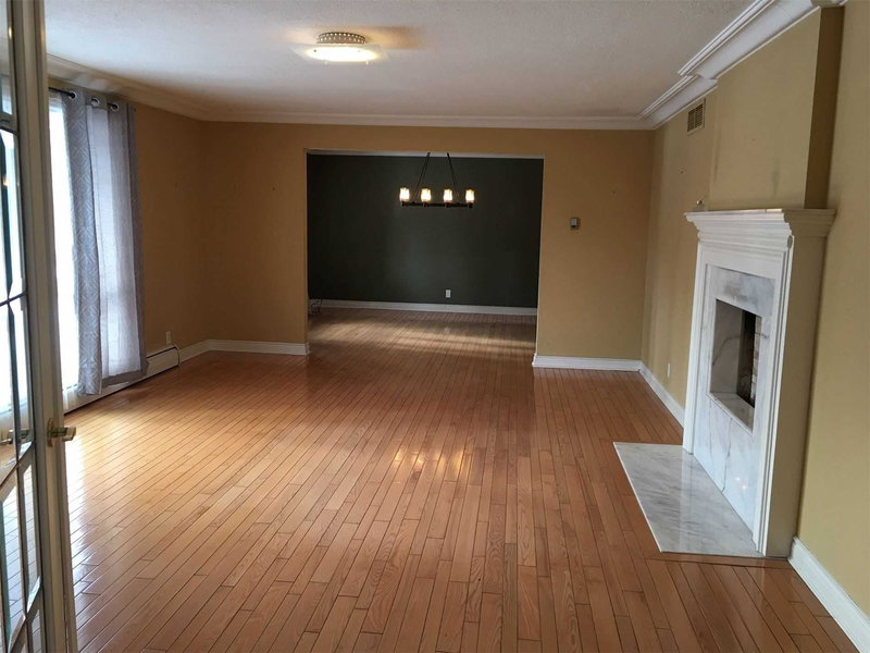 28 Wembley Ave, Markham, L3R 2A9 | Image 2