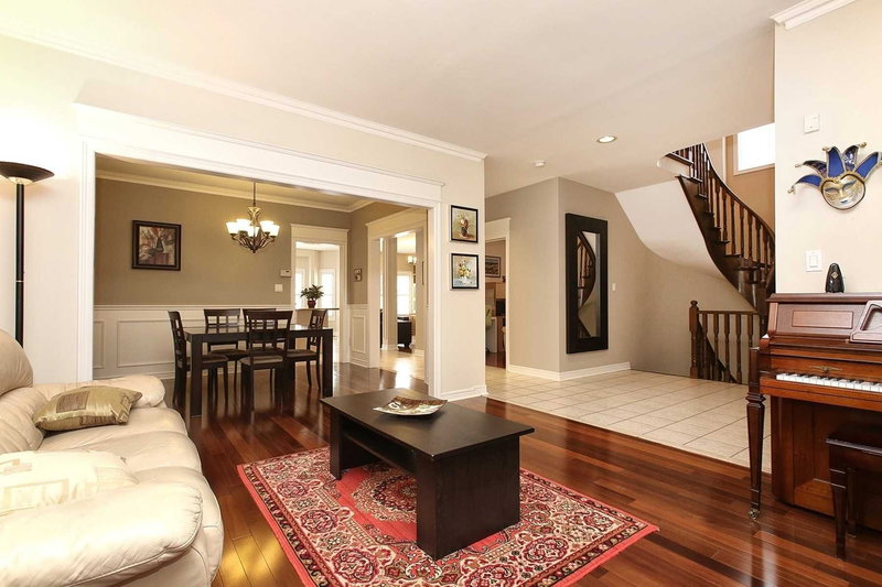 81 Sweet Water Cres, Richmond Hill, L4S2B2 | Image 2