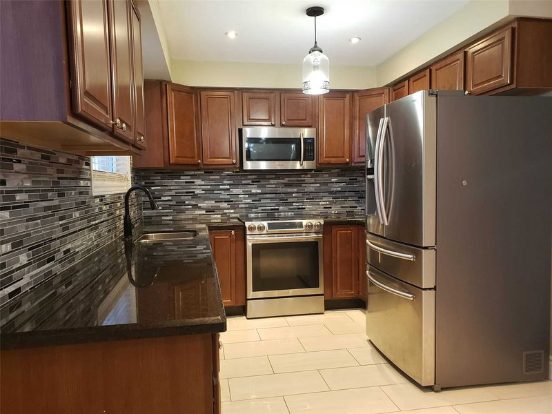 266 London Rd, Newmarket, L3Y6K8 | Image 3