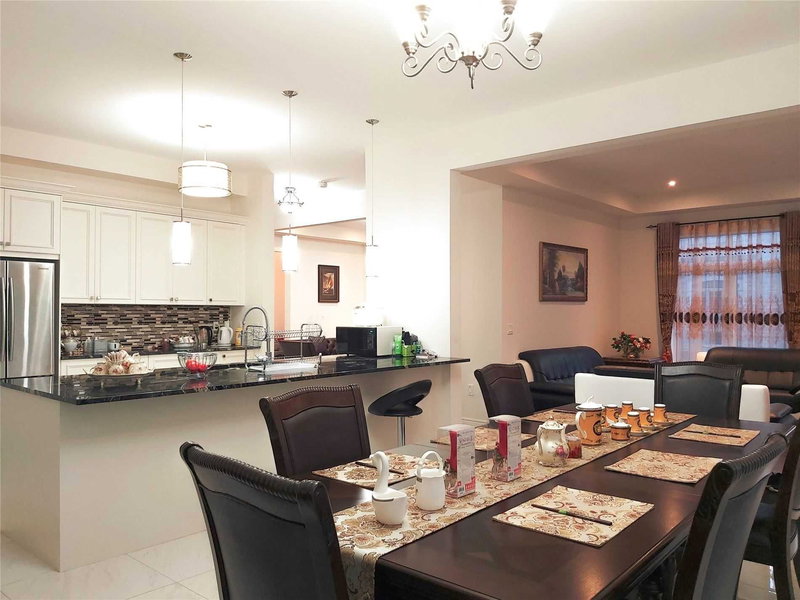 14 Dr Pearson Crt, East Gwillimbury, L9N0P4 | Image 2