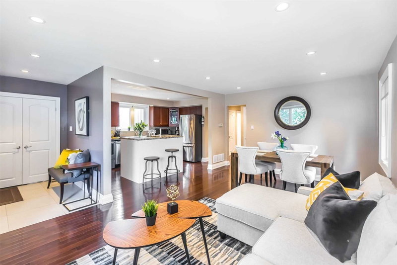 286 Gells Rd, Richmond Hill, L4C3A4 | Image 3