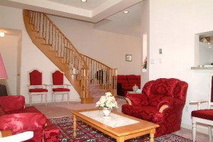 4 Copperstone Cres, Richmond Hill, L4S2C4 | Image 2