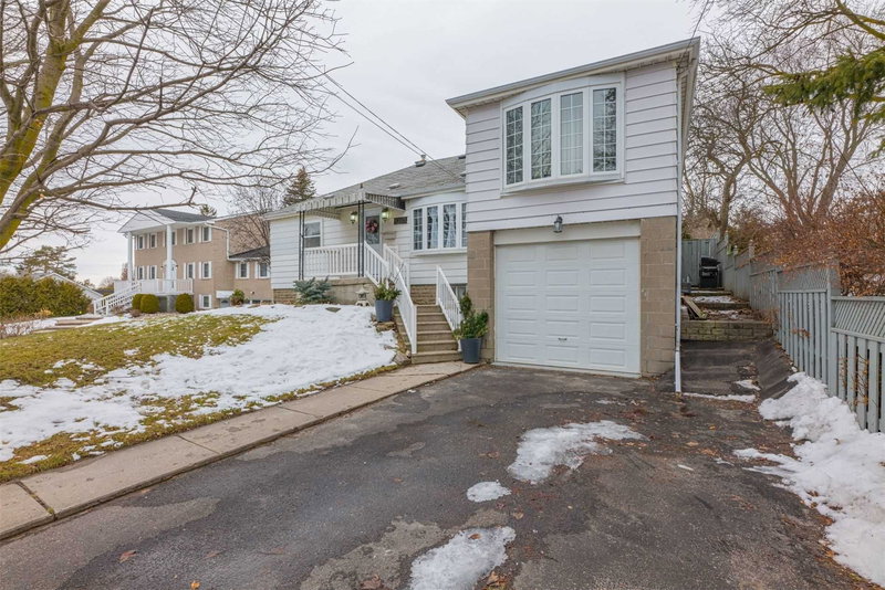 1059 Gorham St, Newmarket, L3Y5G9 | Image 3
