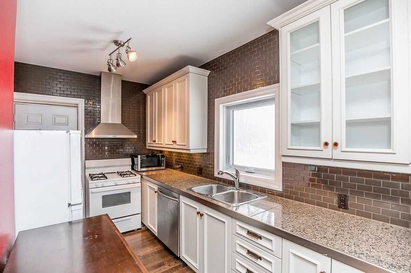 83 Industrial Pkwy S, Aurora, L4G3V5 | Image 3