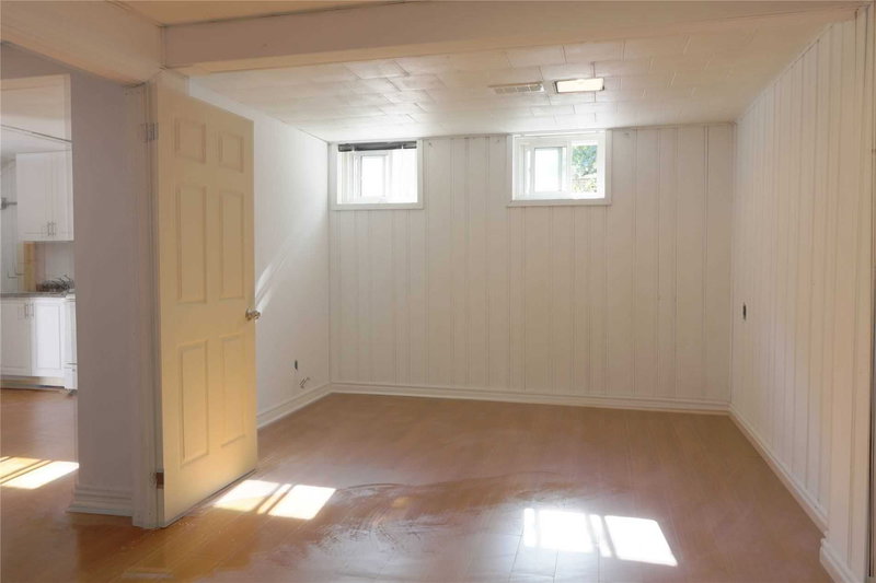 281 Kerrybrook Dr, Richmond Hill, L4C3R2 | Image 2