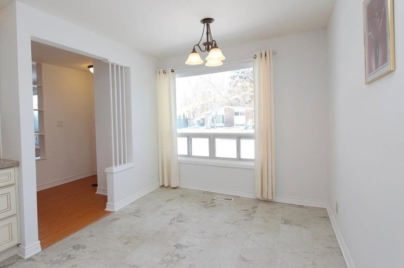 22 Knowles Cres, Aurora, L4G1Z7 | Image 3