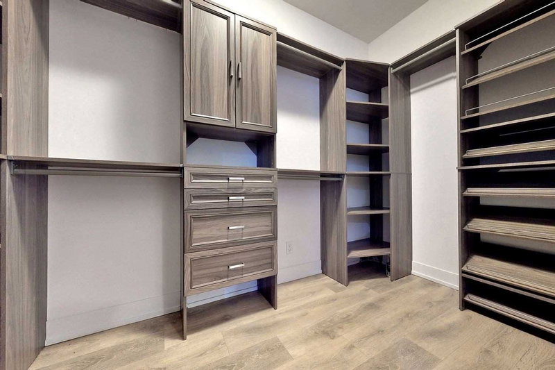 301 - 9471 Yonge St, Richmond Hill, L4C1V4 | Image 2