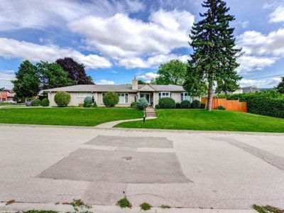 15 Shasta Dr, Vaughan - Uplands image-0-2