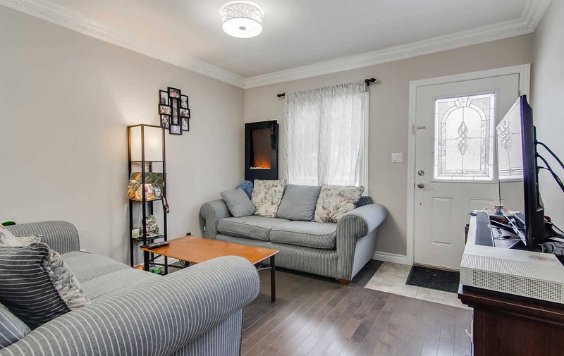 210 Bayview Ave, Georgina, L4P2T2 | Image 2