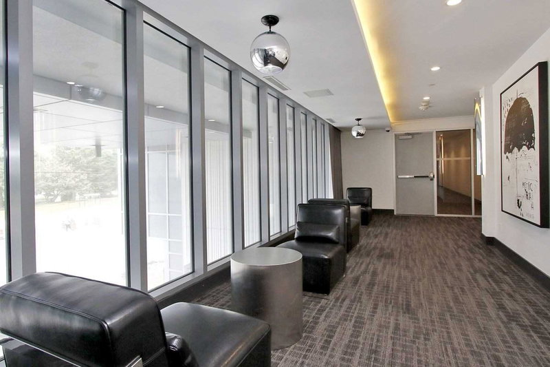 301 - 9471 Yonge St, Richmond Hill, L4C1V4 | Image 2