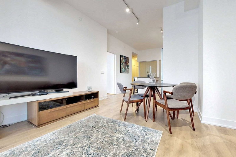 301 - 9471 Yonge St, Richmond Hill, L4C1V4 | Image 3