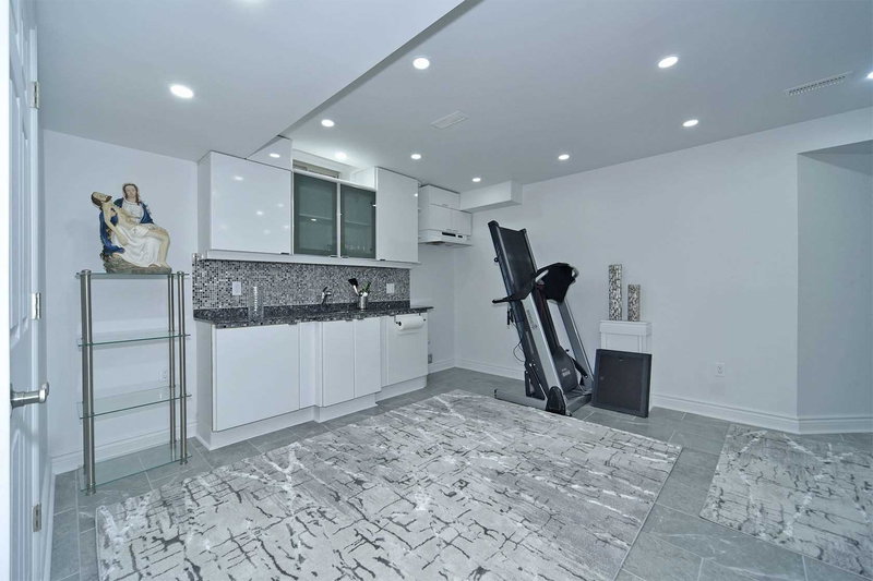 102 Mactier Dr, Vaughan, L4H4L3 | Image 3