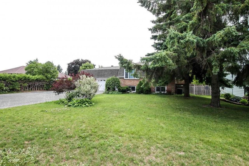 1022 Janette St, Newmarket, L3Y3C5 | Image 3