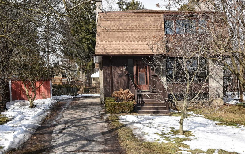 36 Aurora Heights Dr, Aurora, L4G2W7 | Image 3