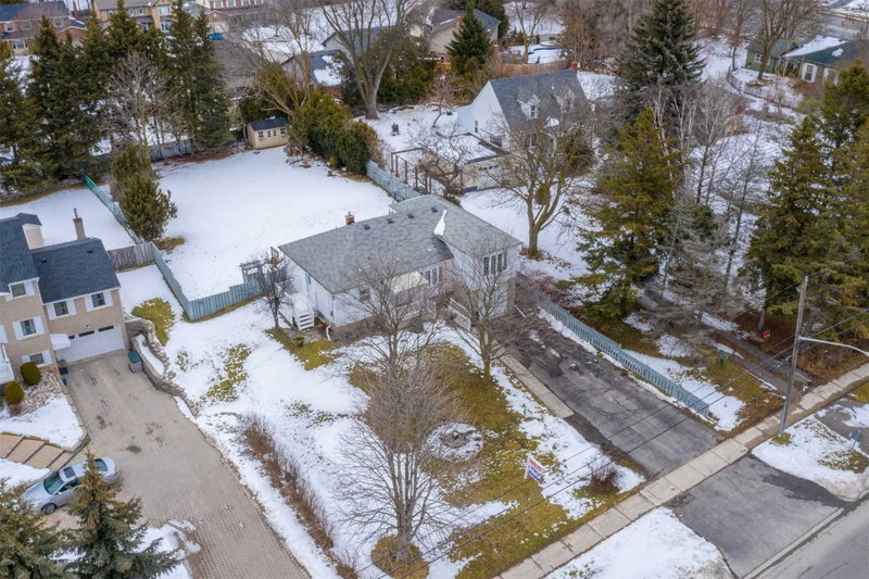 1059 Gorham St, Newmarket, L3Y5G9 | Image 3