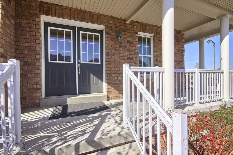 117 Four Seasons Cres, Newmarket, L9N0C4 | Image 3