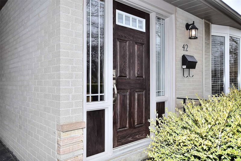 42 Devins Dr, Aurora, L4G2Z1 | Image 3