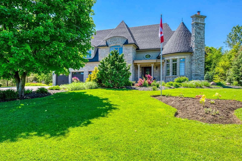 19 Wolf Run Crt, Whitchurch-Stouffville, L3Y4W1 | Image 2