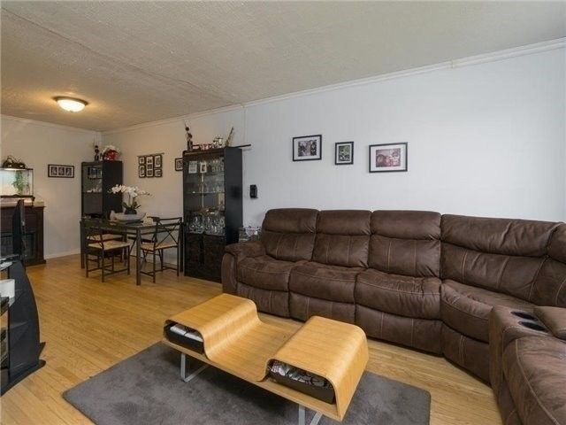 Main - 140 Cherrywood Dr, Newmarket, L3Y2X7 | Image 2