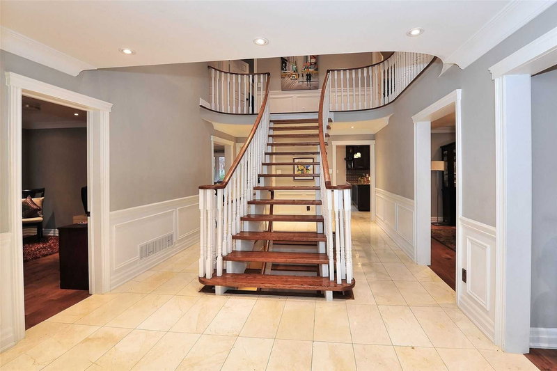 75 Rockwood Cres, Vaughan, L4J7T2 | Image 2