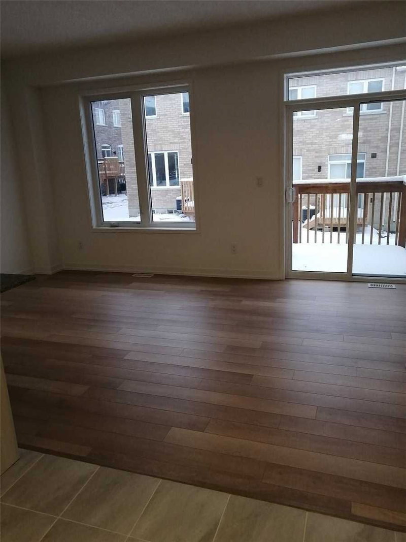 208 Harding Park St, Newmarket, L3Y 0E3 | Image 2