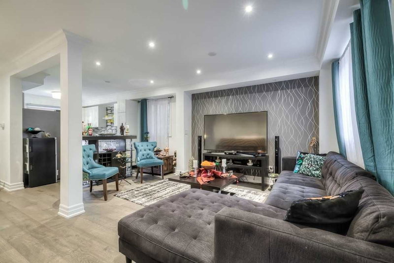 46 Lund St, Richmond Hill, L4C5V7 | Image 2