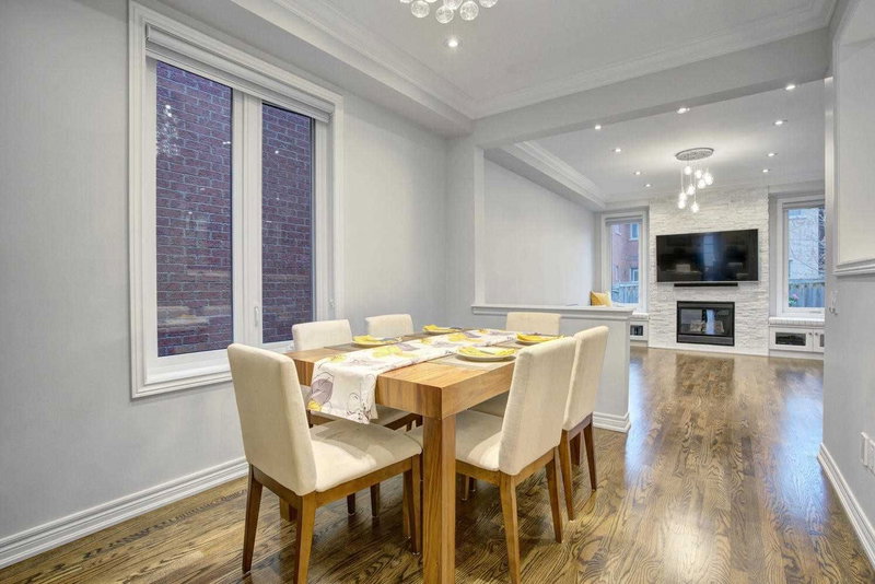 422 Lady Nadia Dr, Vaughan, L6A4E8 | Image 2