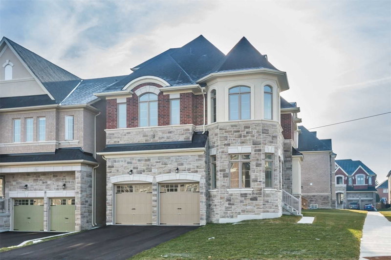 102 Giardina Cres, Richmond Hill, L4B0G2 | Image 2