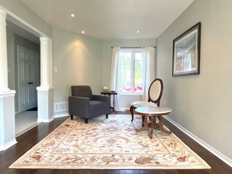 22 Rush Rd, Aurora, L4G7G3 | Image 2