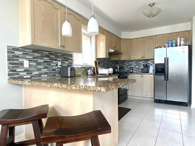 22 Rush Rd, Aurora, L4G7G3 | Image 3