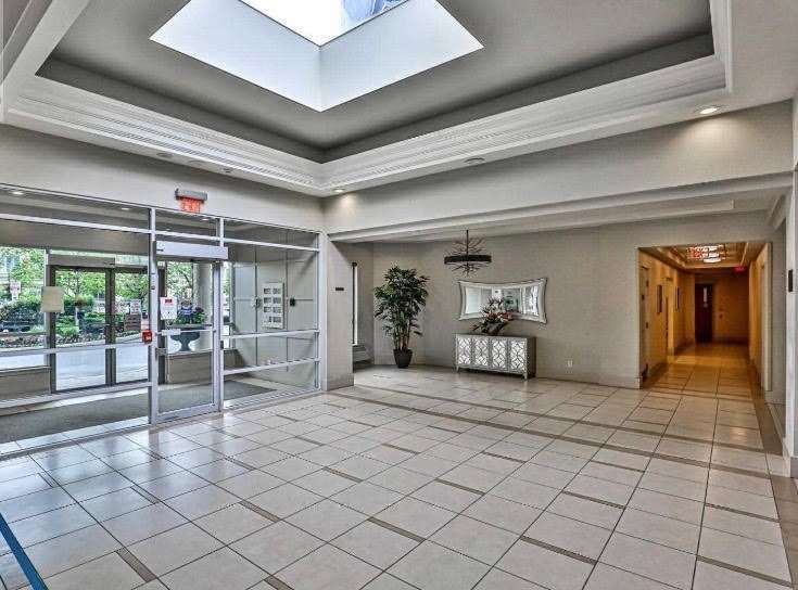 905 - 50 Disera Dr, Vaughan, L4J9E9 | Image 3