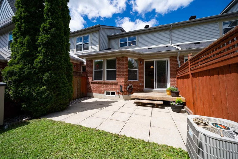 15 Mugford Rd, Aurora, L4G7H4 | Image 2