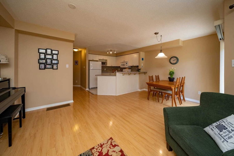 15 Mugford Rd, Aurora, L4G7H4 | Image 3