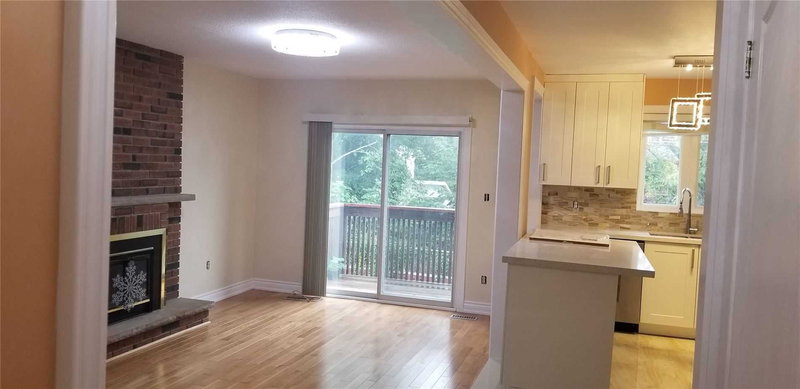 86 Howlett Ave, Newmarket, L3Y5S5 | Image 2