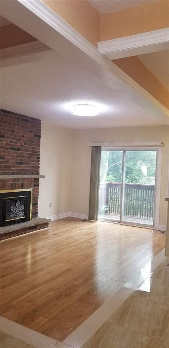 86 Howlett Ave, Newmarket, L3Y5S5 | Image 3